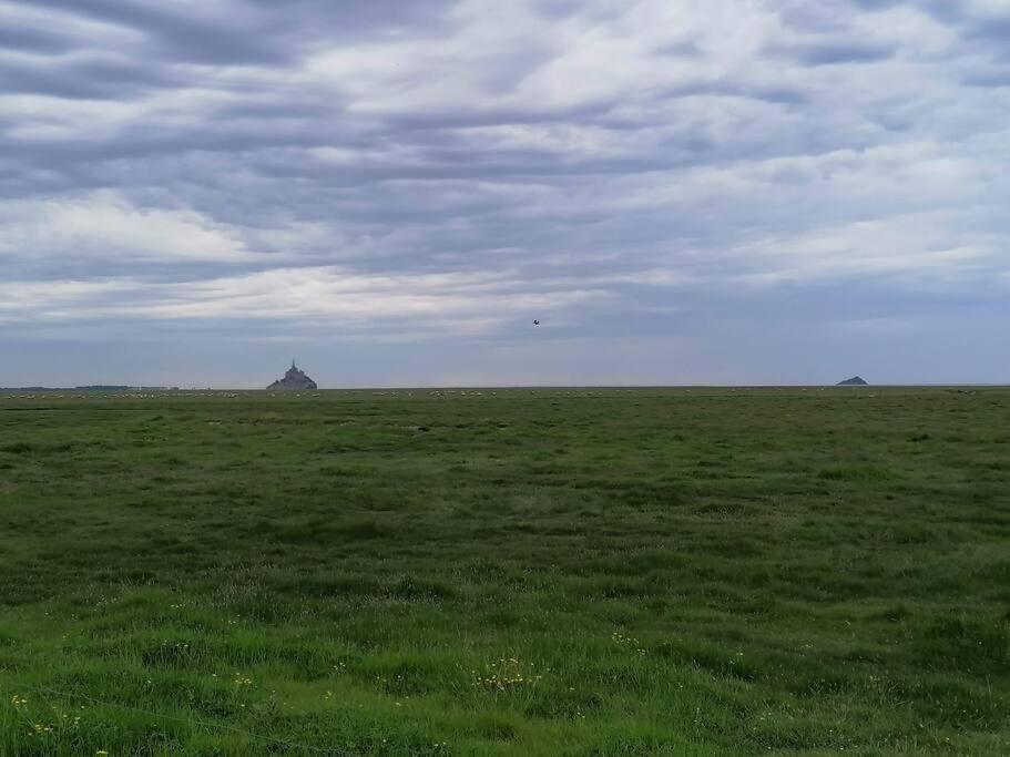 Sunset Family Guesthouse Mont Saint Michel Céaux Eksteriør billede